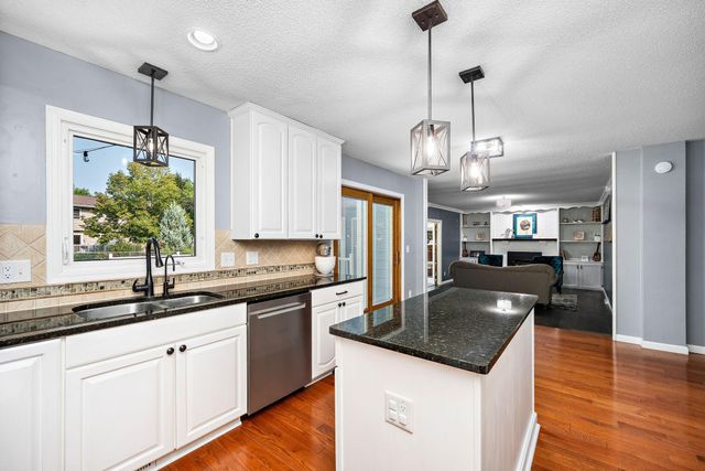 1802 Evergreen Court, Woodbury, MN 55125