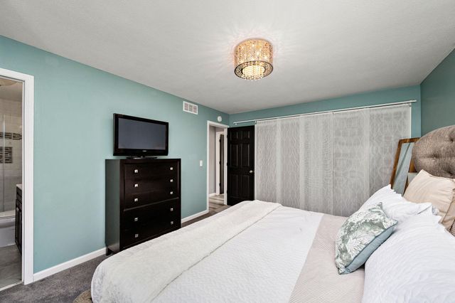 1802 Evergreen Court, Woodbury, MN 55125