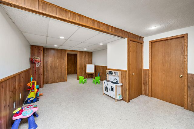1802 Evergreen Court, Woodbury, MN 55125
