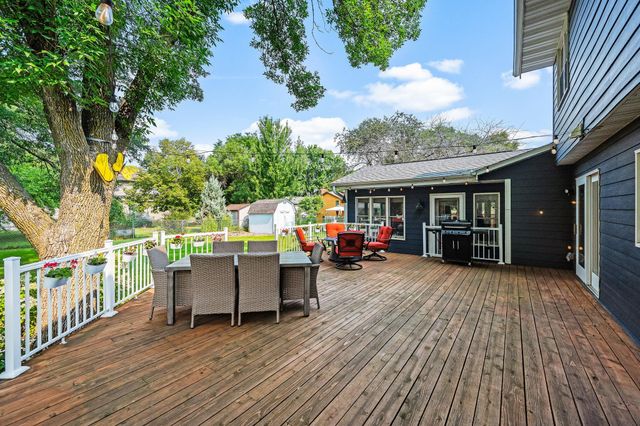 1802 Evergreen Court, Woodbury, MN 55125