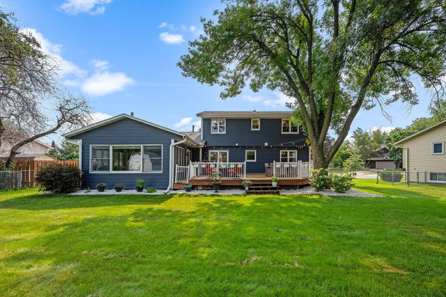 1802 Evergreen Court, Woodbury, MN 55125