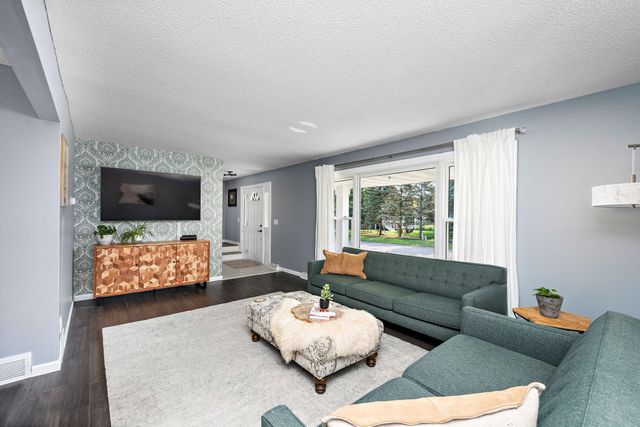 1802 Evergreen Court, Woodbury, MN 55125
