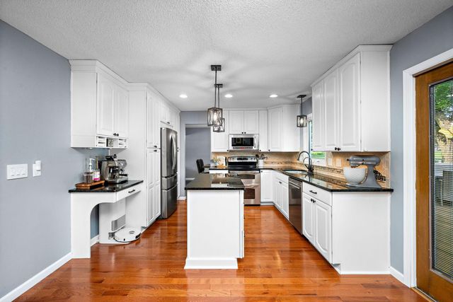 1802 Evergreen Court, Woodbury, MN 55125