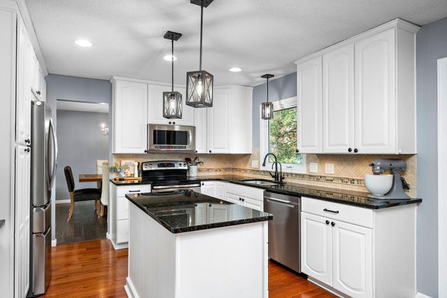 1802 Evergreen Court, Woodbury, MN 55125