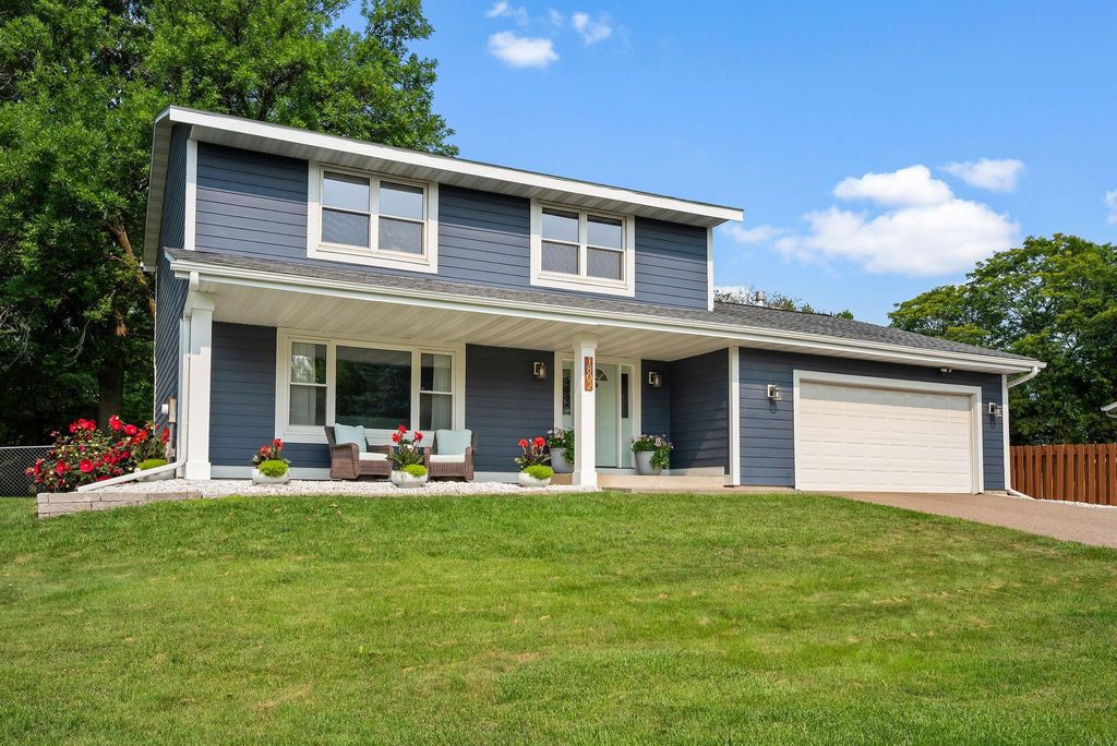 1802 Evergreen Court, Woodbury, MN 55125