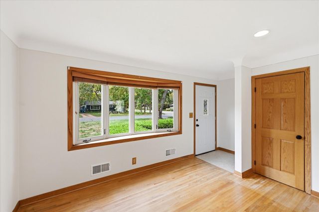 4070 Jay Lane, White Bear Lake, MN 55110