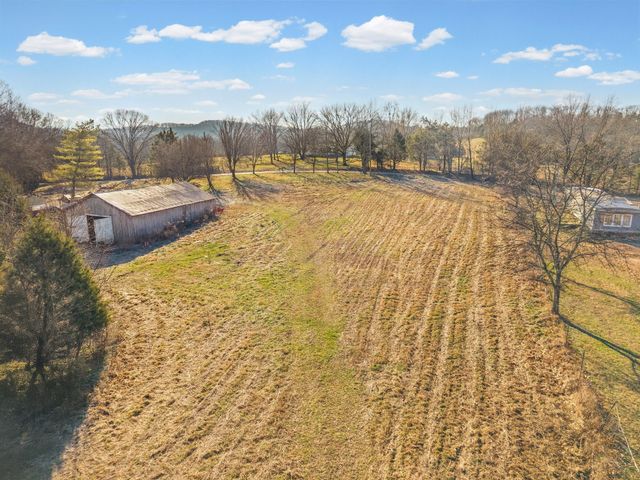 1071 Scott Rd, Bethpage, TN 37022