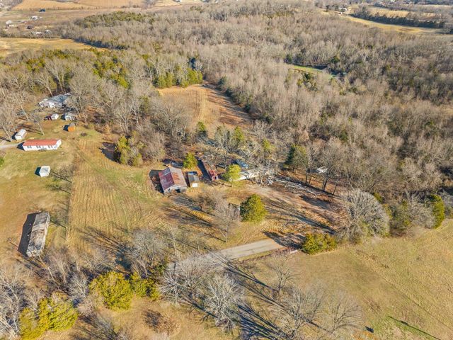 1071 Scott Rd, Bethpage, TN 37022