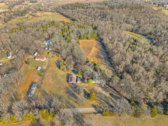 1071 Scott Rd, Bethpage, TN 37022