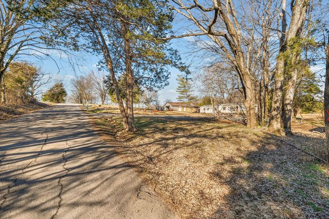 1071 Scott Rd, Bethpage, TN 37022