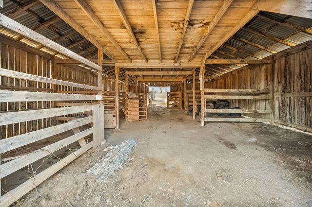 1071 Scott Rd, Bethpage, TN 37022