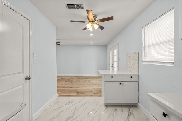 1129 Irwin Drive, Hurst, TX 76053