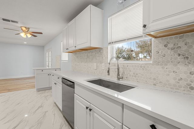 1129 Irwin Drive, Hurst, TX 76053