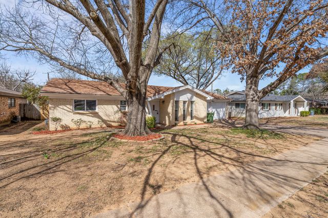 1129 Irwin Drive, Hurst, TX 76053