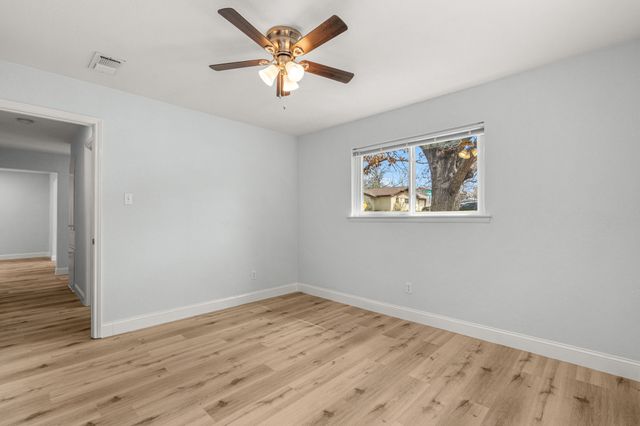 1129 Irwin Drive, Hurst, TX 76053