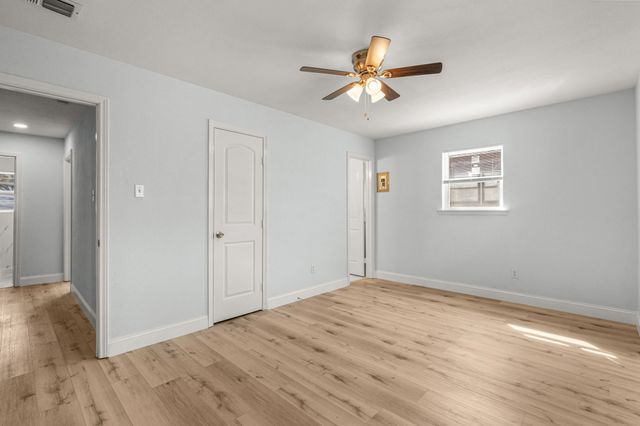 1129 Irwin Drive, Hurst, TX 76053