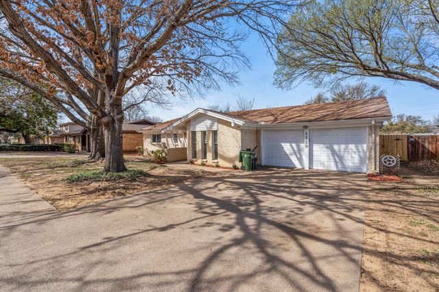 1129 Irwin Drive, Hurst, TX 76053
