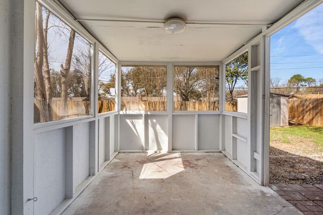 1129 Irwin Drive, Hurst, TX 76053