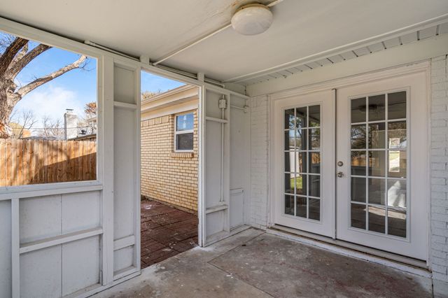 1129 Irwin Drive, Hurst, TX 76053
