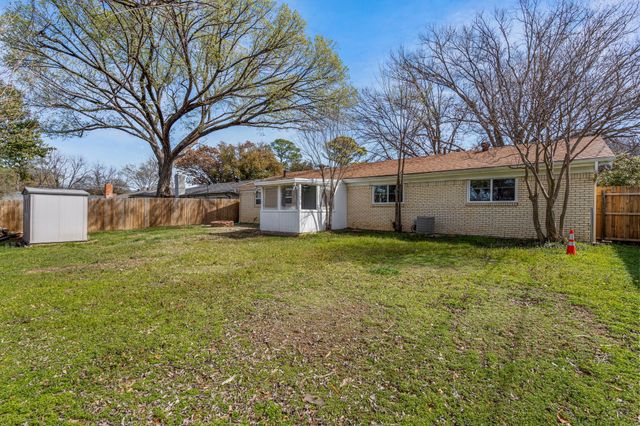 1129 Irwin Drive, Hurst, TX 76053