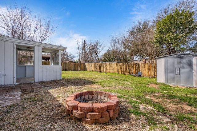 1129 Irwin Drive, Hurst, TX 76053