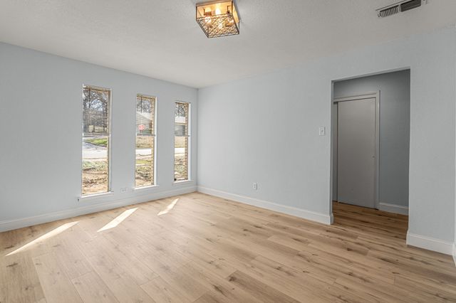 1129 Irwin Drive, Hurst, TX 76053