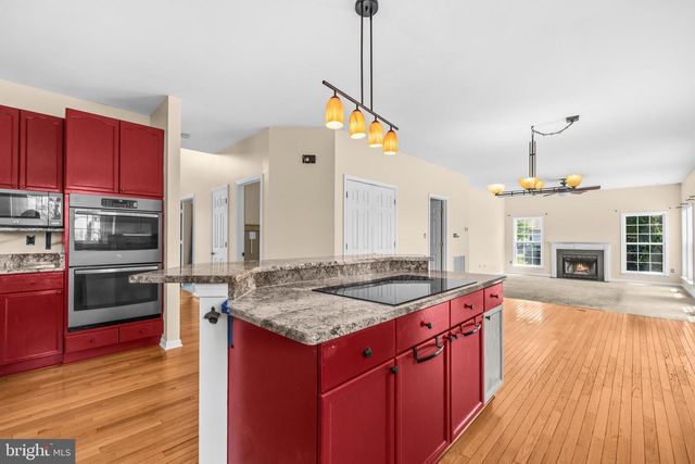 300 SPRUCE HILL WAY, Charles Town, WV 25414
