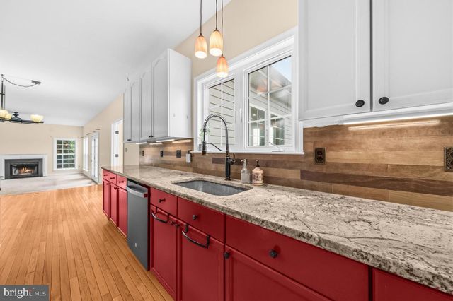 300 SPRUCE HILL WAY, Charles Town, WV 25414