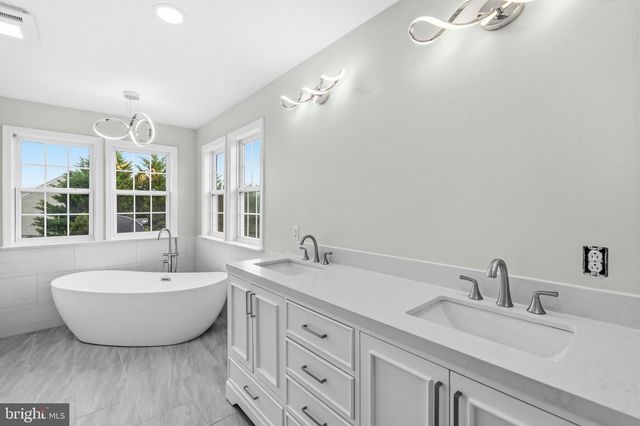300 SPRUCE HILL WAY, Charles Town, WV 25414