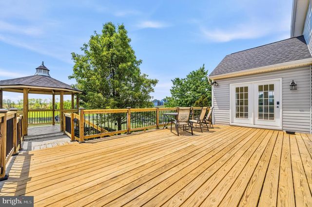 300 SPRUCE HILL WAY, Charles Town, WV 25414