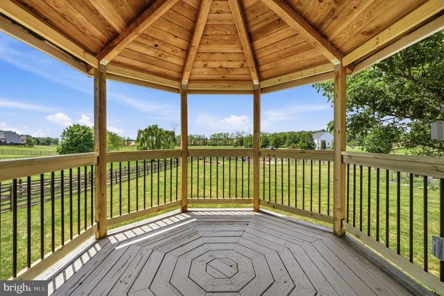 300 SPRUCE HILL WAY, Charles Town, WV 25414