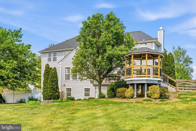 300 SPRUCE HILL WAY, Charles Town, WV 25414