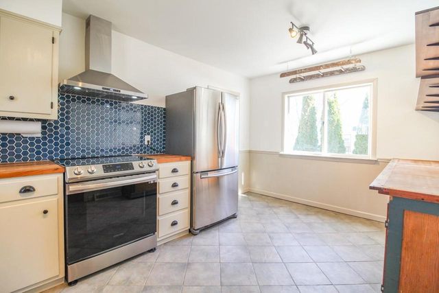 109 S HIGH Street, Cambridge, WI 53523