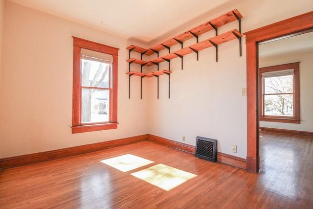 109 S HIGH Street, Cambridge, WI 53523