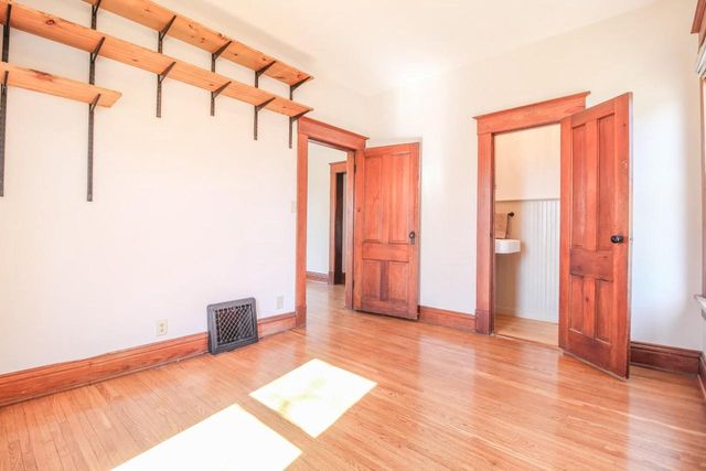 109 S HIGH Street, Cambridge, WI 53523