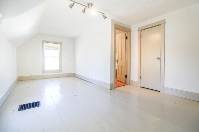 109 S HIGH Street, Cambridge, WI 53523