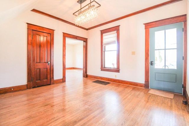 109 S HIGH Street, Cambridge, WI 53523