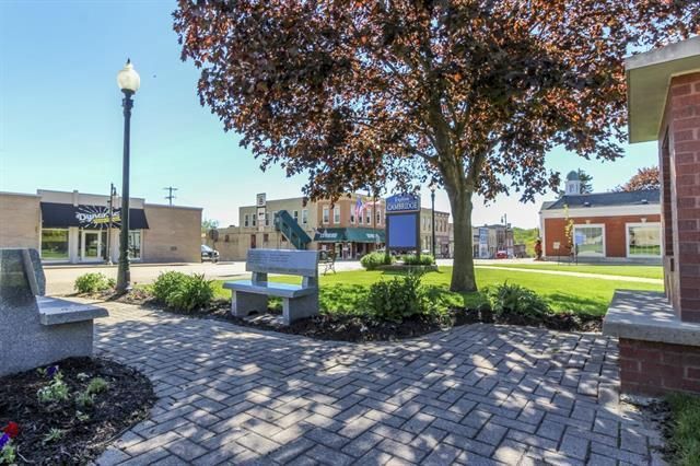 109 S HIGH Street, Cambridge, WI 53523