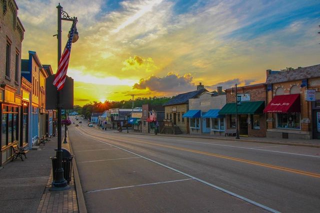 109 S HIGH Street, Cambridge, WI 53523