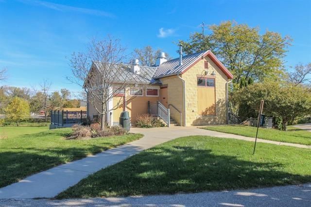 109 S HIGH Street, Cambridge, WI 53523