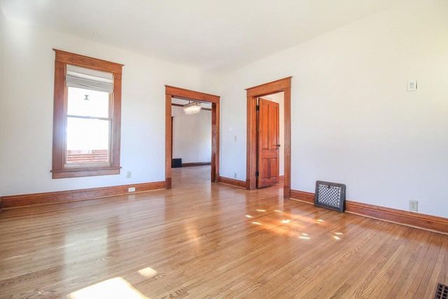 109 S HIGH Street, Cambridge, WI 53523