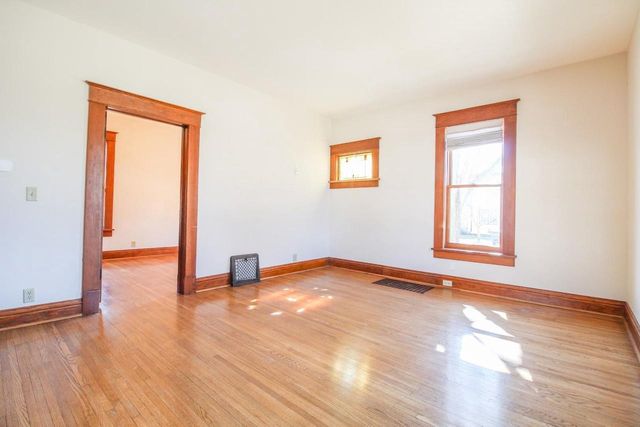 109 S HIGH Street, Cambridge, WI 53523