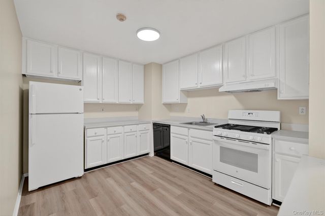 10-12 Chestnut Street A202, Suffern, NY 10901
