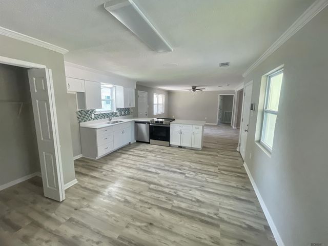 5202 Bangor Dr, Baton Rouge, LA 70814