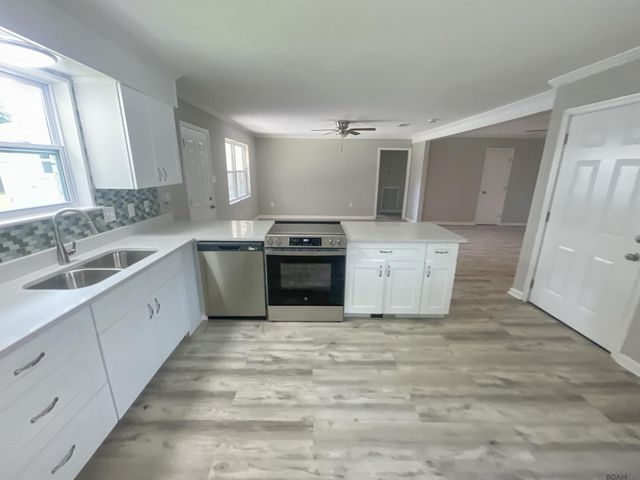 5202 Bangor Dr, Baton Rouge, LA 70814