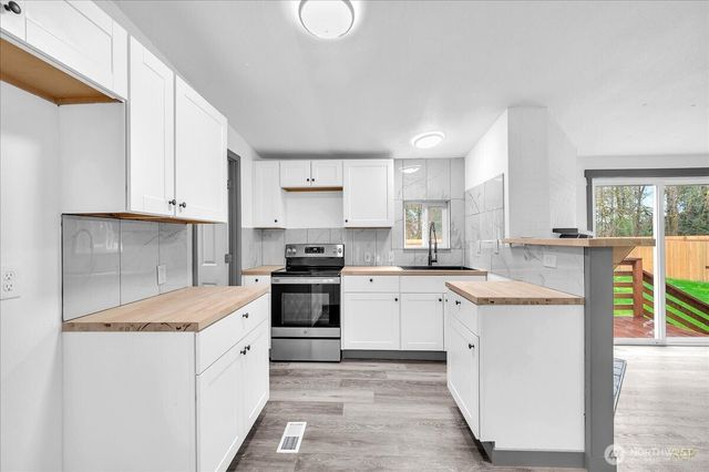 105 Enchanted Valley Drive, Vader, WA 98593