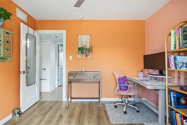 8605 Putnam DR 202, Austin, TX 78757