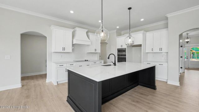7902 Trading Post Ct, Louisville, KY 40291