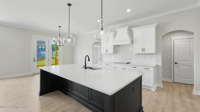 7902 Trading Post Ct, Louisville, KY 40291