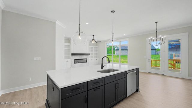 7902 Trading Post Ct, Louisville, KY 40291
